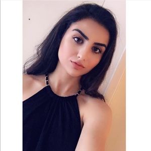 Meet your Posher, Cynthia